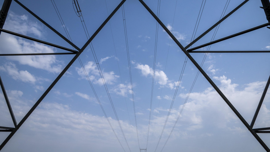 'In Italia tasse su elettricit&agrave; fino 4 volte superiori a quelle sul gas'