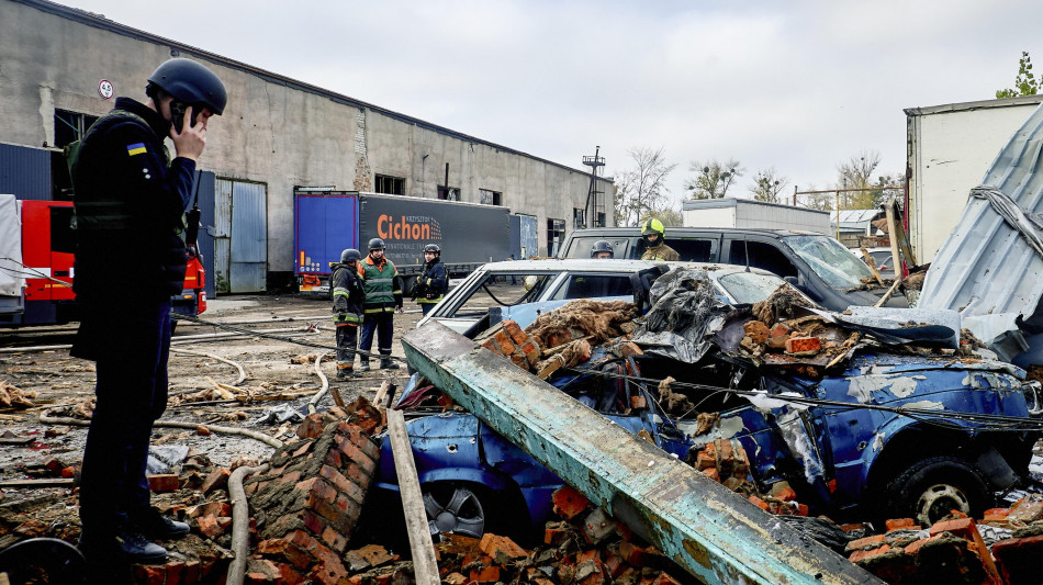 Kiev, in 100.000 senza luce e gas nel Kharkiv per raid russi