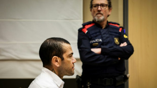 Alves niega violaci&oacute;n y dice que demandante era libre de irse "en cualquier momento"