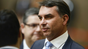 Fl&aacute;vio Bolsonaro nega irregularidade em v&iacute;nculo com banqueiro Daniel Vorcaro