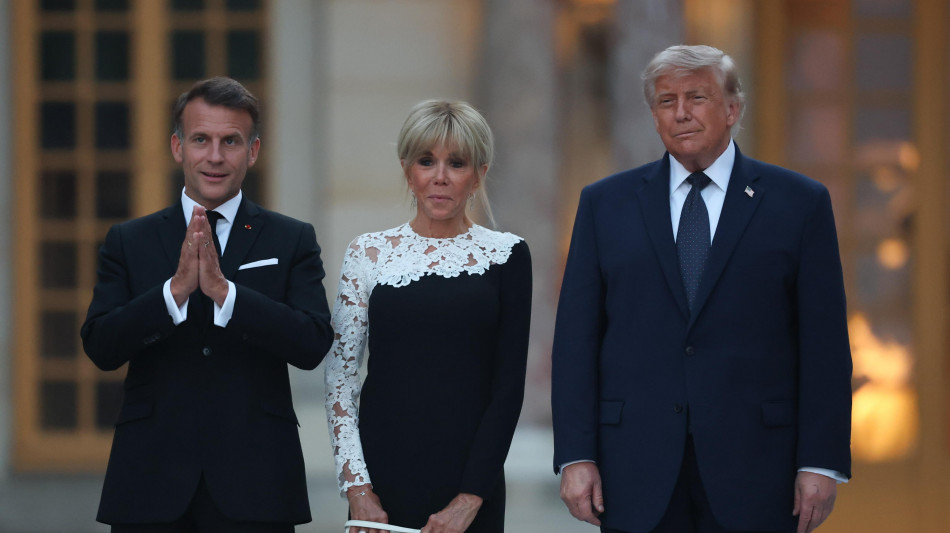 Trump, 'sono molto contento di essere a Versailles'