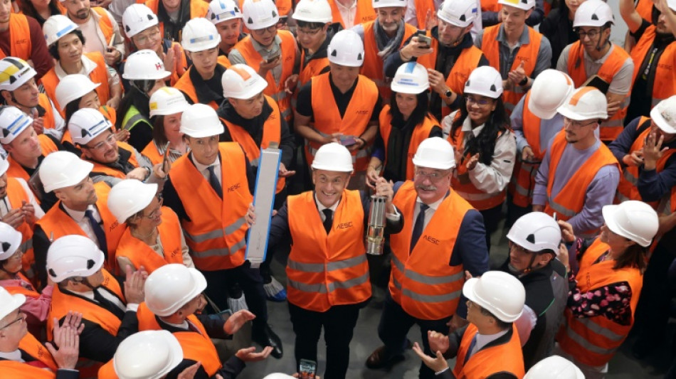 "Merci et bravo" : Macron défend son bilan industriel et écologique à Douai